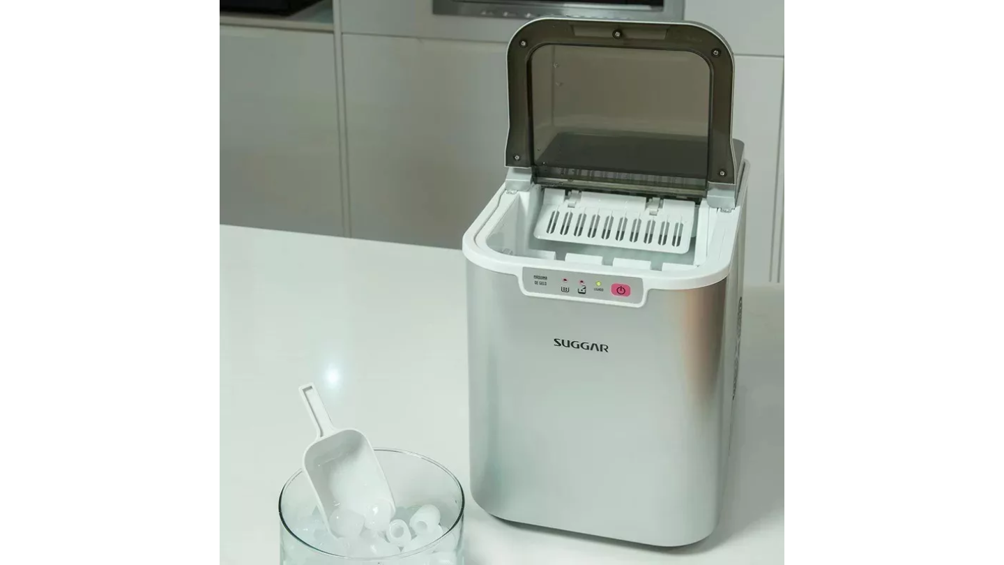 Máquina De Gelo Suggar Mg1501pr na mesa