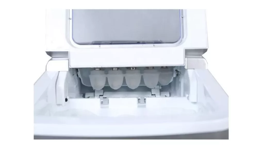 Máquina de Gelo Tronos B12B fazendo gelo